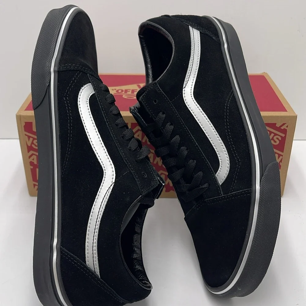 Vans Men’s Black and White Sneakers Old Skool
Metallic Black
VN000CT8BMA - Picture 11 of 16